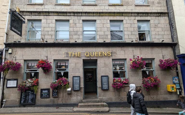 Queens St Ives 768x480