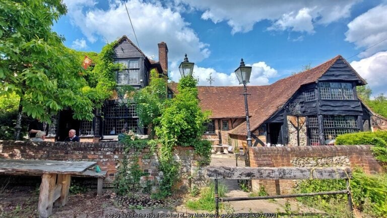 The Royal Standard of England 768x433