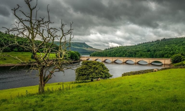 Ladybower Reservoir Bamford 768x462