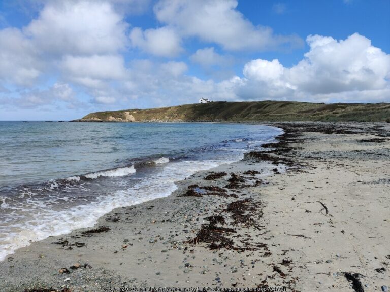 Porth Tywyn Mawr Beach 768x576