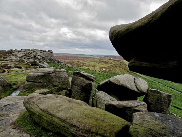 Stanage Edge Peak District 768x576