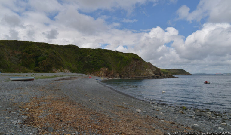 Porthallow Beach 768x449