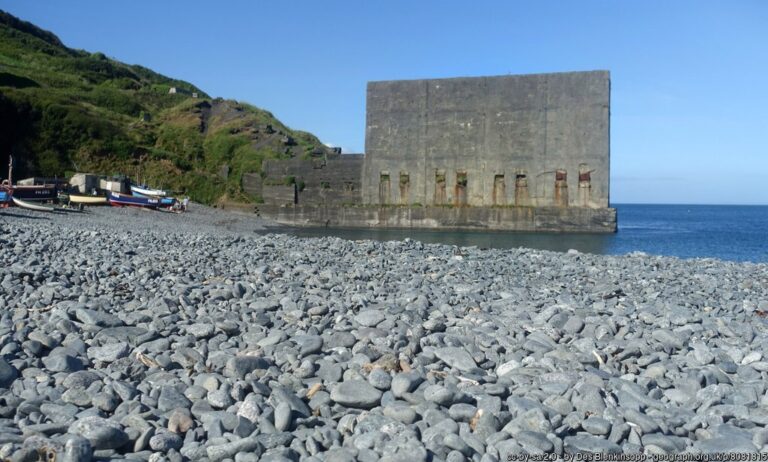 Porthoustock Beach 768x462