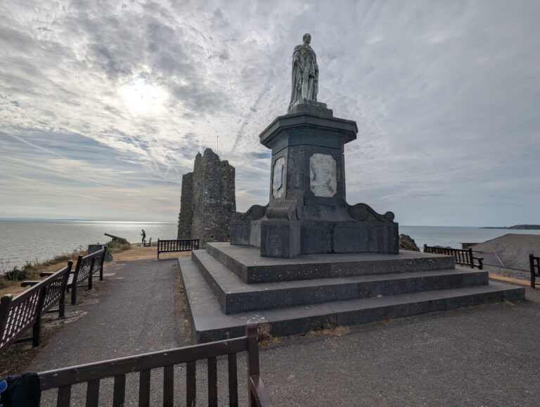 Castle Hill Tenby 768x578
