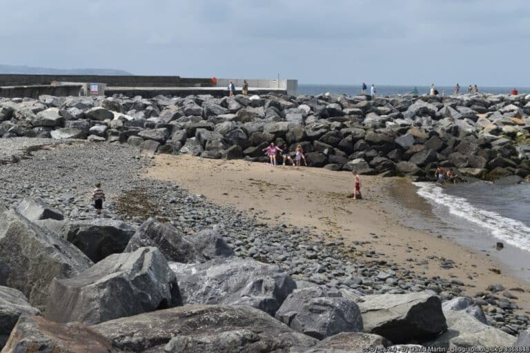 Harbour Beach Aberaeron 768x512