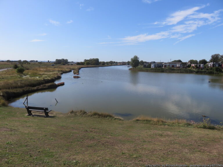 Bartons Point Coastal Park Lake 768x576