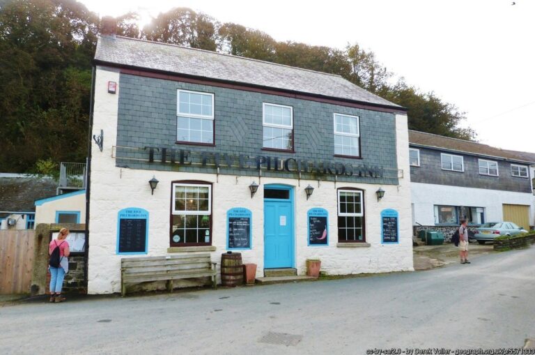 Five Pilchards Inn Porthallows 768x509