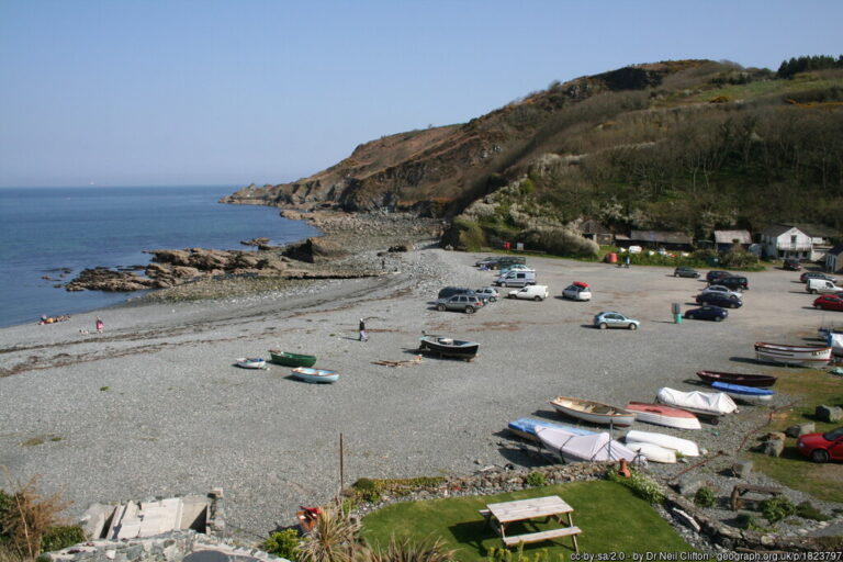 Porthallow Beach South Cornwall 768x512